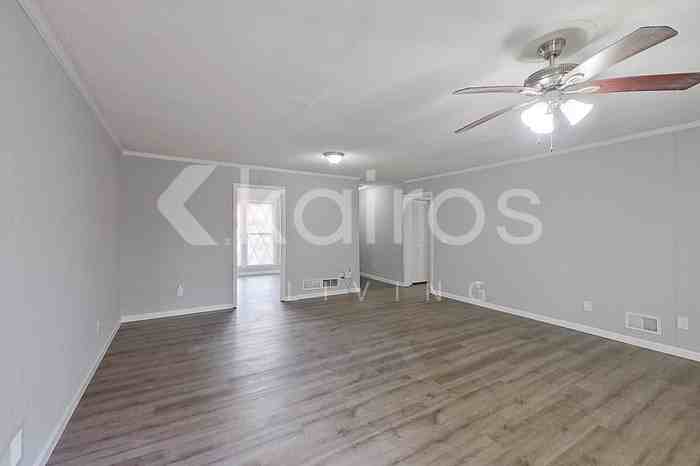 340 Carterhill Dr - Photo 4 of 21