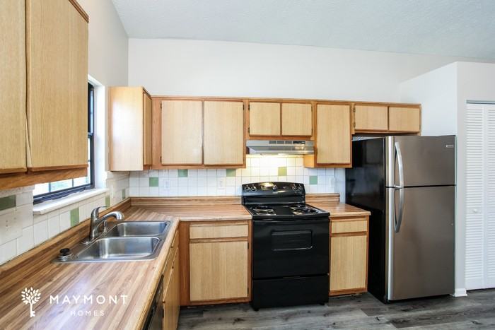 4132 Luxembourg Cir E - Photo 7 of 14