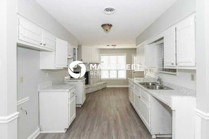 3552 Kirby Terrace Dr - Photo 7 of 16