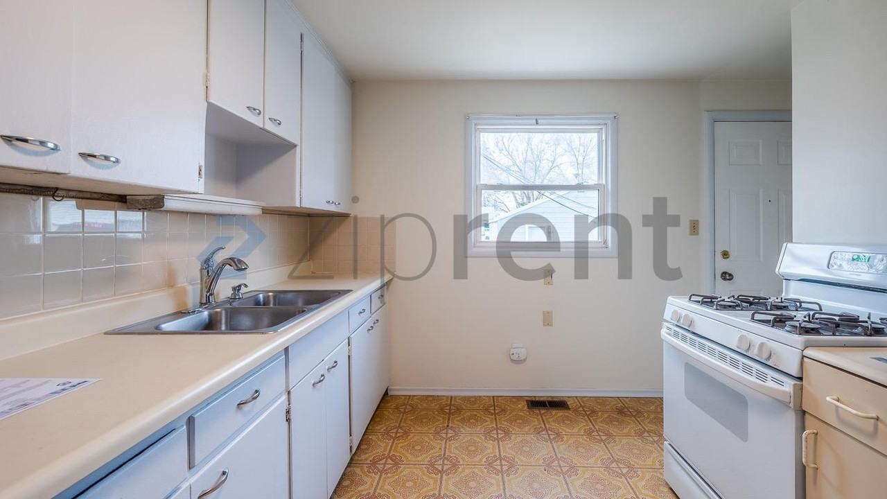 5703 N Alberta St - Photo 7 of 33