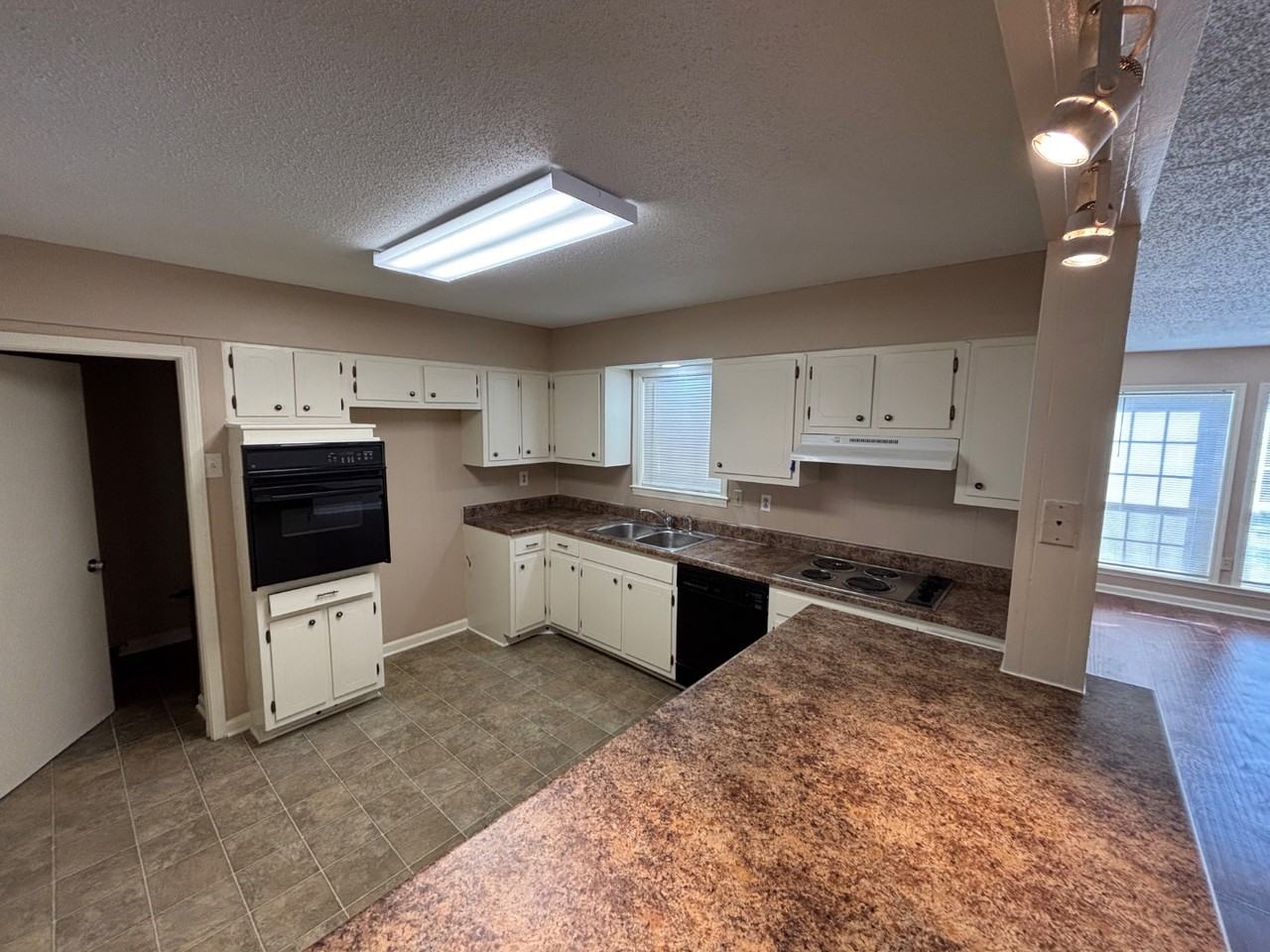 6341 Wedgewick Cv - Photo 4 of 11