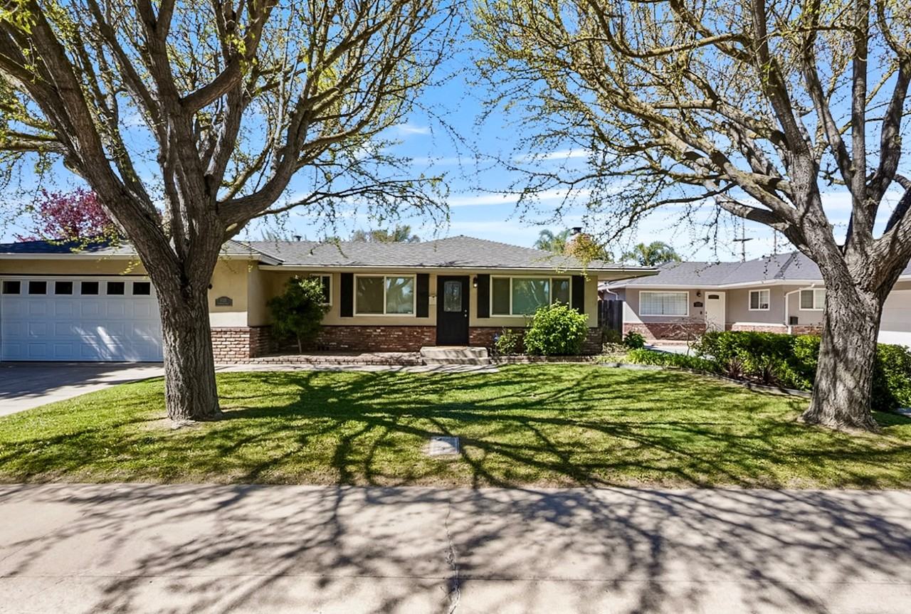 1723 Silkwood Dr - Photo 2 of 20