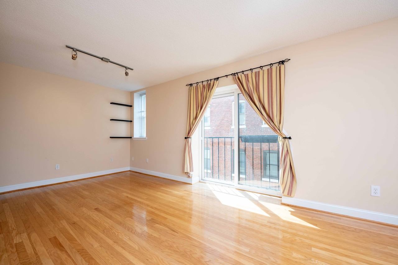 2630 Adams Mill Rd Nw #206 - Photo 5 of 12