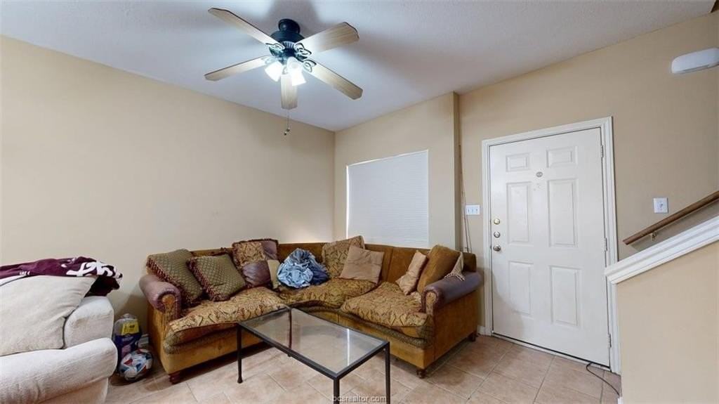 301 Nimitz St Apt B - Photo 3 of 16