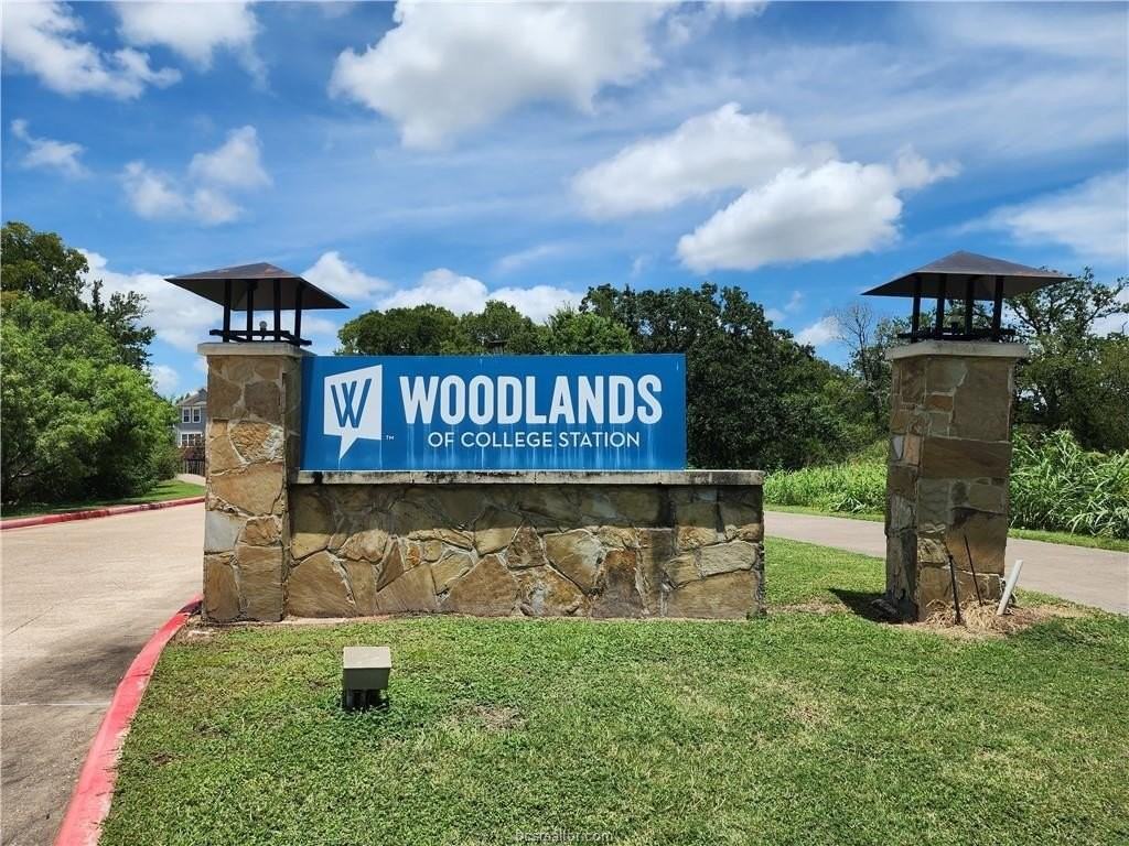 1725 Harvey Mitchell Pkwy S Apt 1721 - Photo 3 of 22