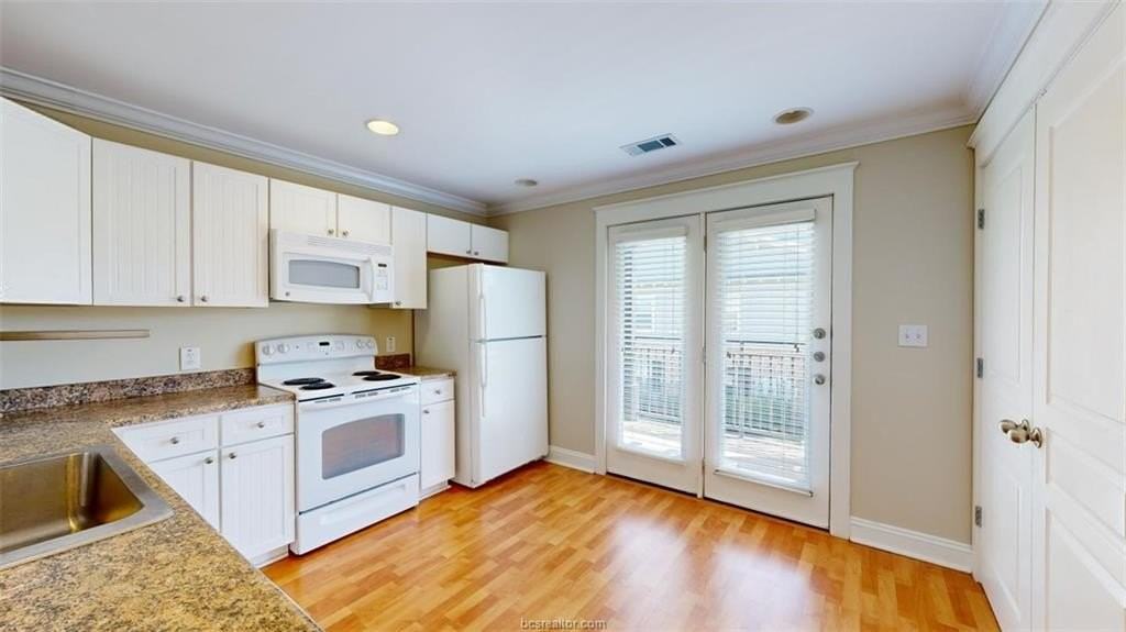 1725 Harvey Mitchell Pkwy S Apt 1721 - Photo 7 of 22