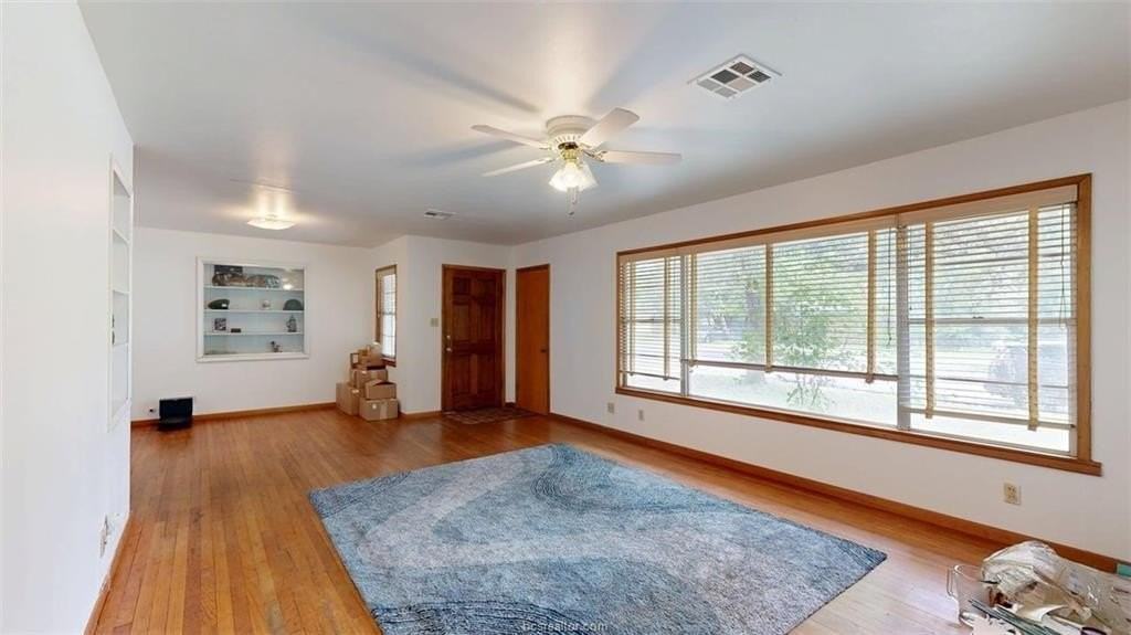 4304 Aspen St - Photo 4 of 26