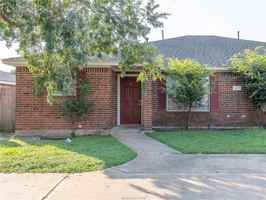 featured image of 1813 Sara Dr Apt A #Apt A