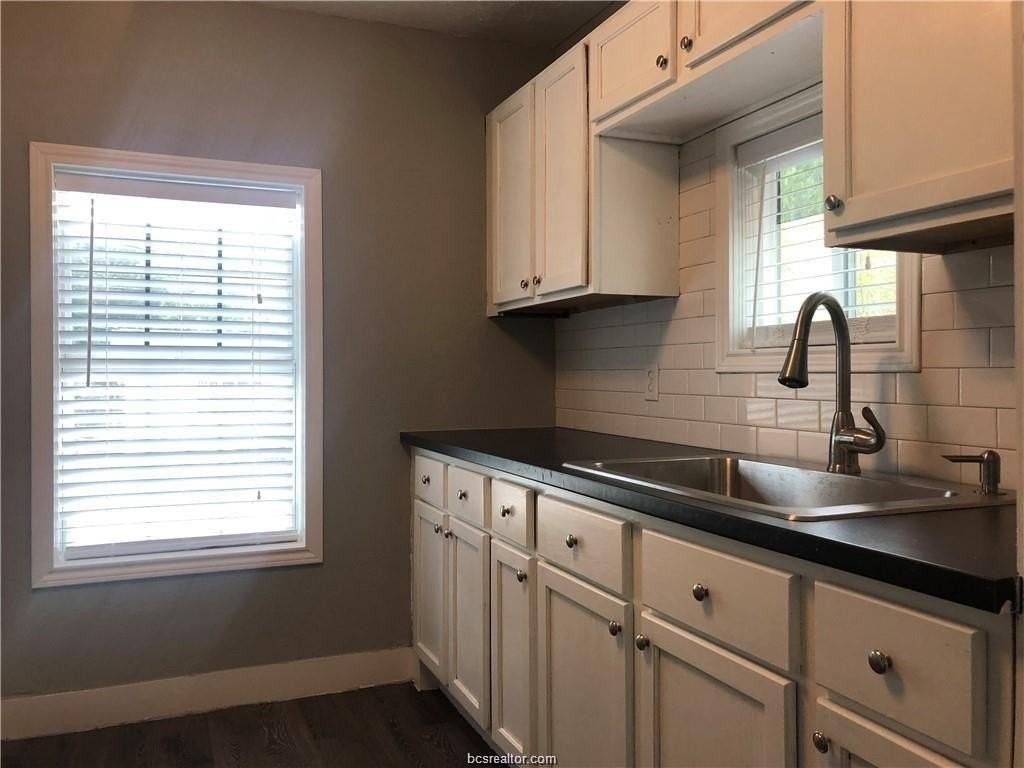 1704 Baker Ave - Photo 6 of 11