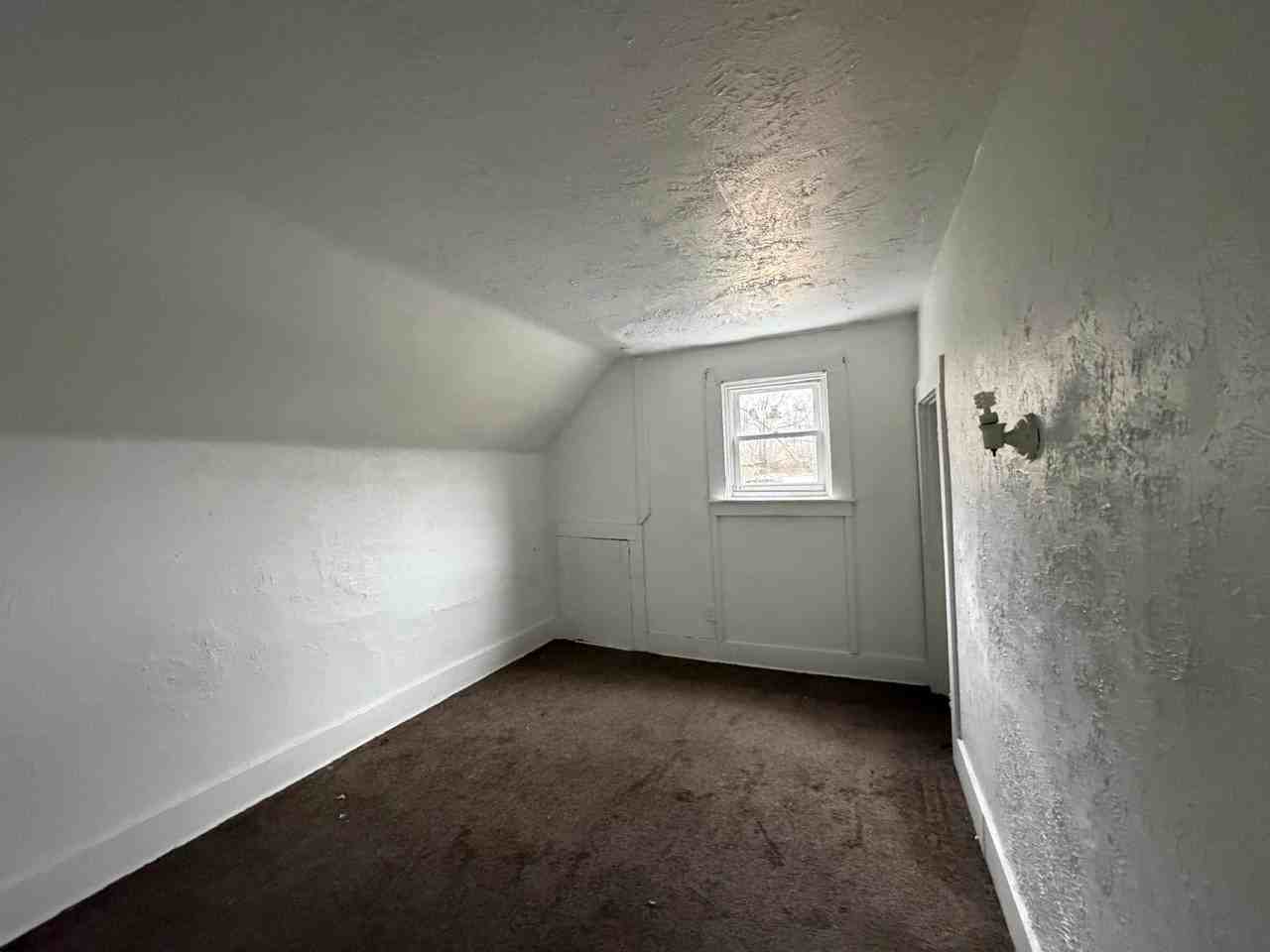 434 Wood - Photo 2 of 10