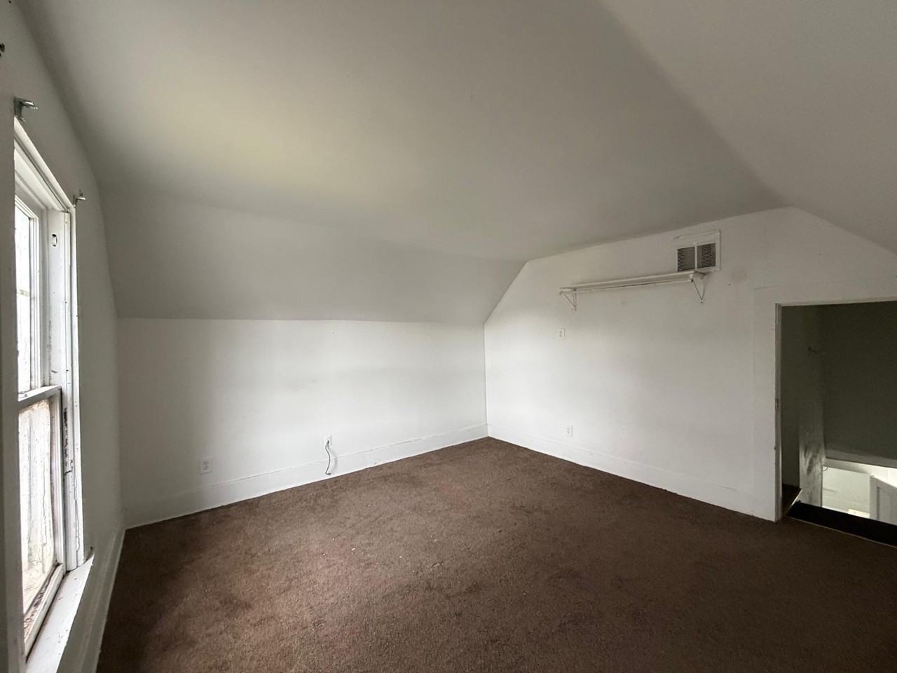 434 Wood - Photo 4 of 10