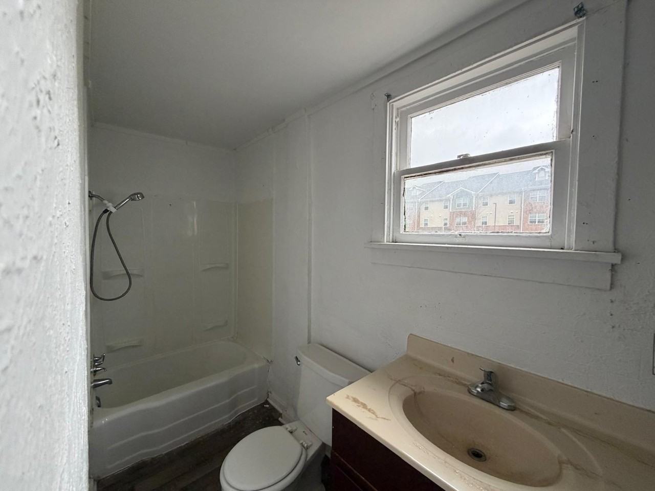 434 Wood - Photo 6 of 10