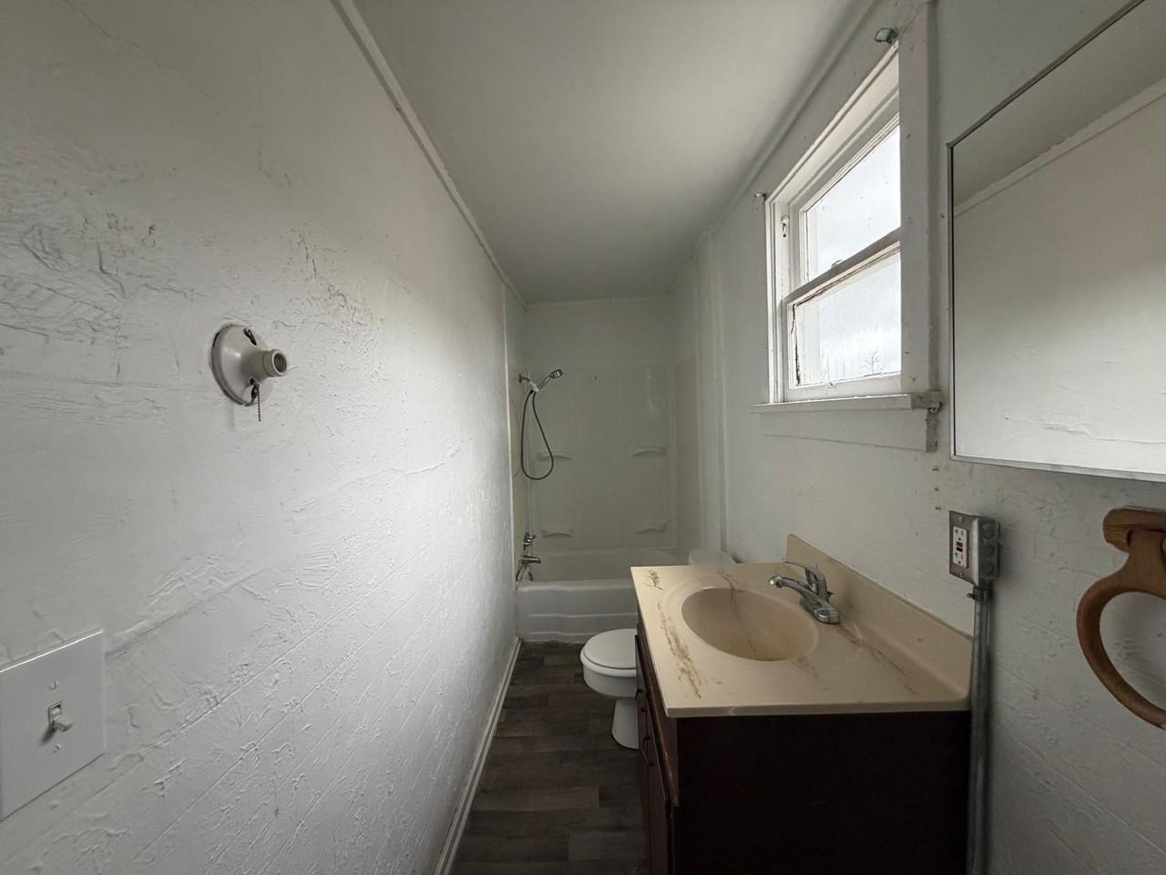 434 Wood - Photo 7 of 10