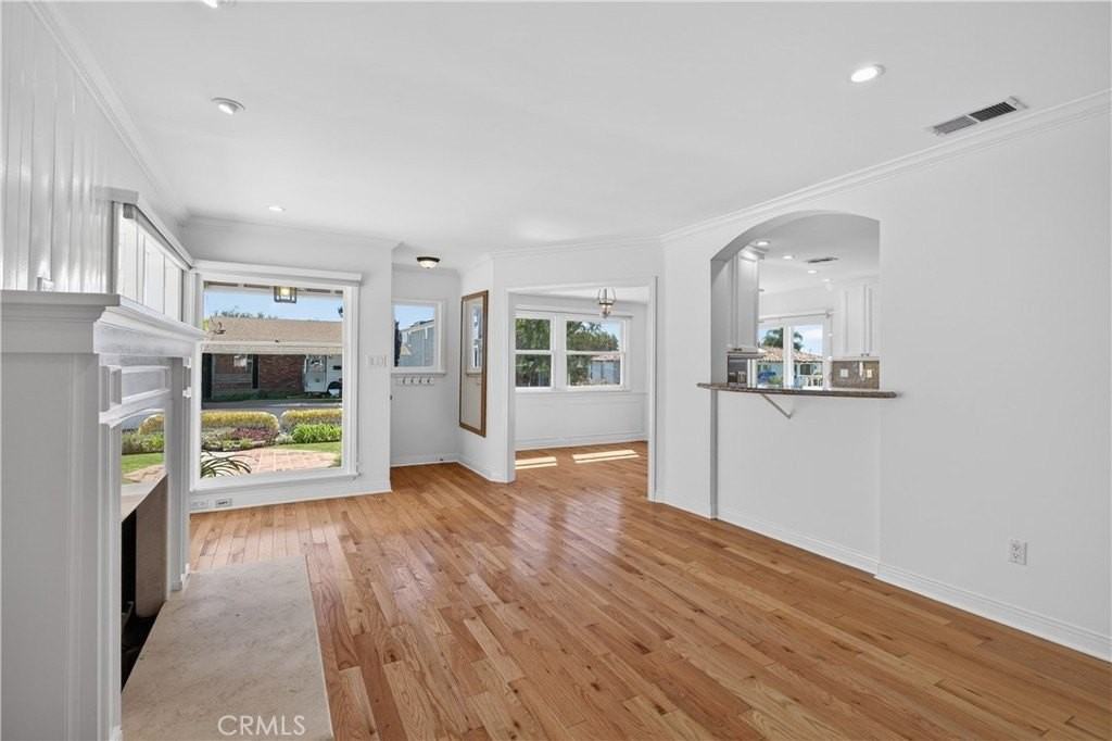 743 26th St - Photo 3 of 18