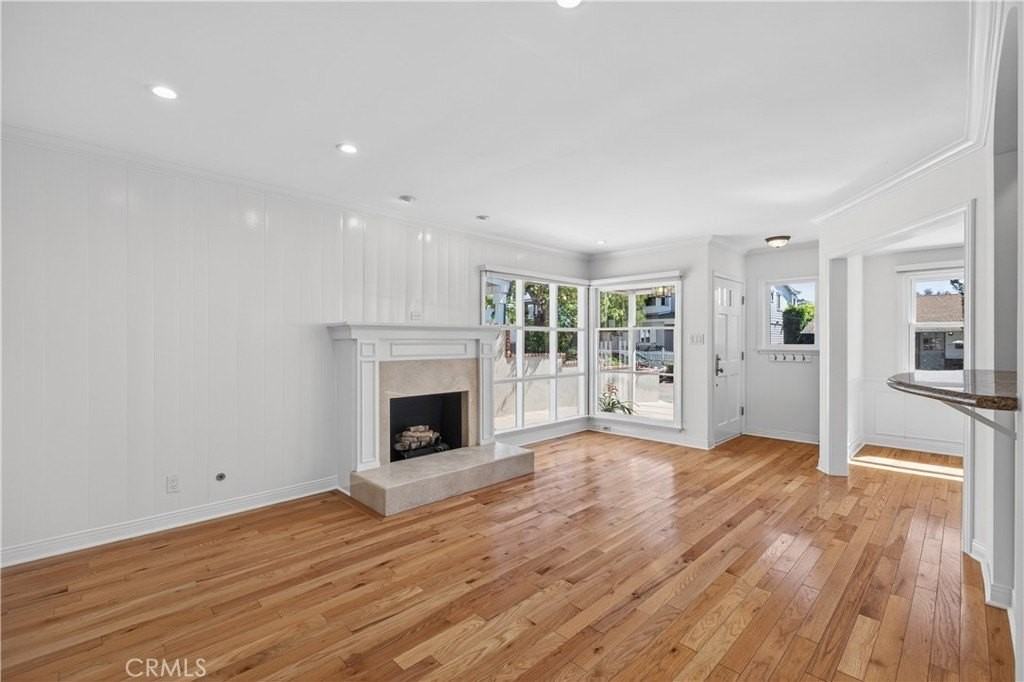 743 26th St - Photo 4 of 18