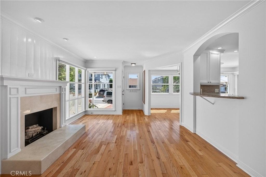 743 26th St - Photo 5 of 18