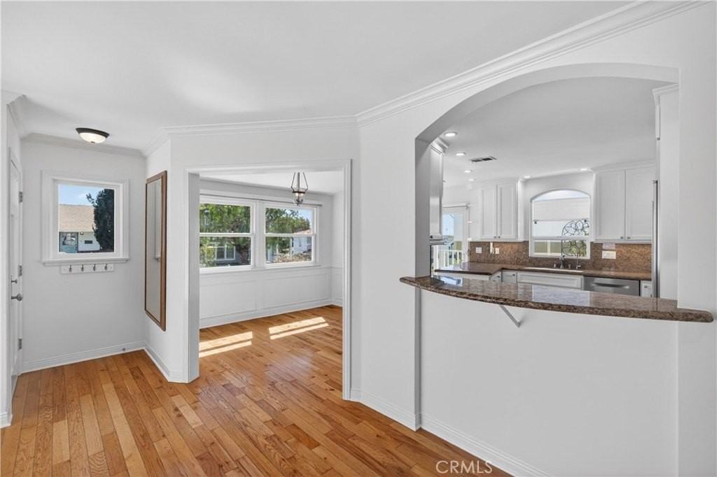 743 26th St - Photo 6 of 18