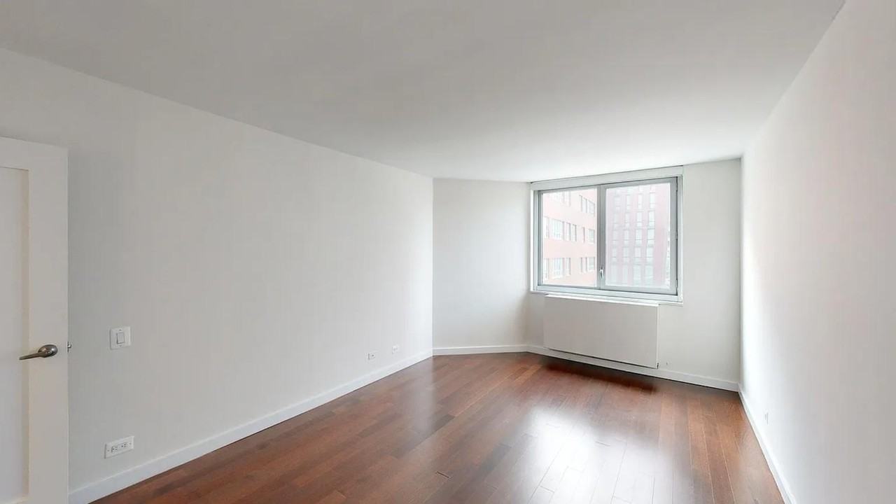 E 34th St #11P - Photo 2 of 6