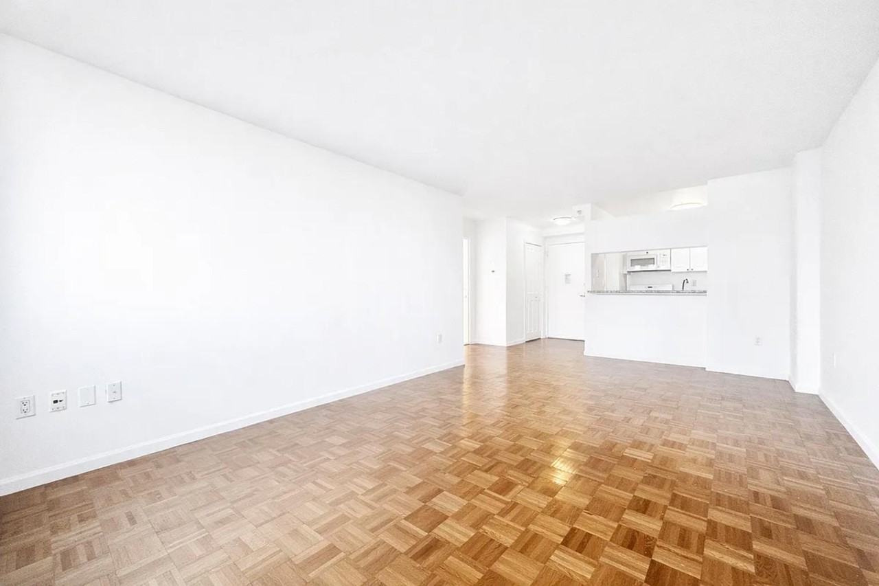 W 43rd St #10P - Photo 2 of 6