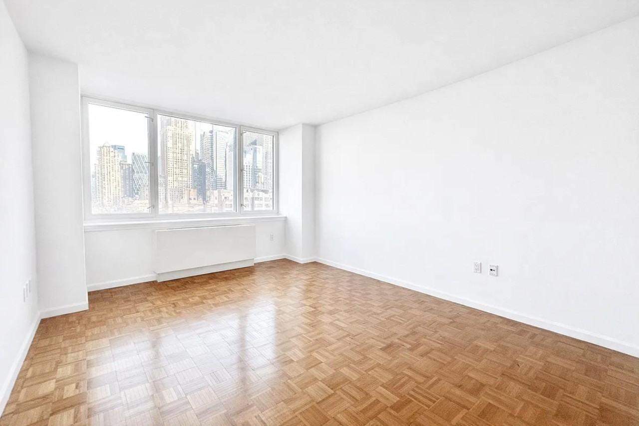 W 43rd St #7H - Photo 3 of 6