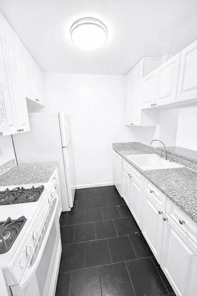 W 43rd St #7H - Photo 6 of 6