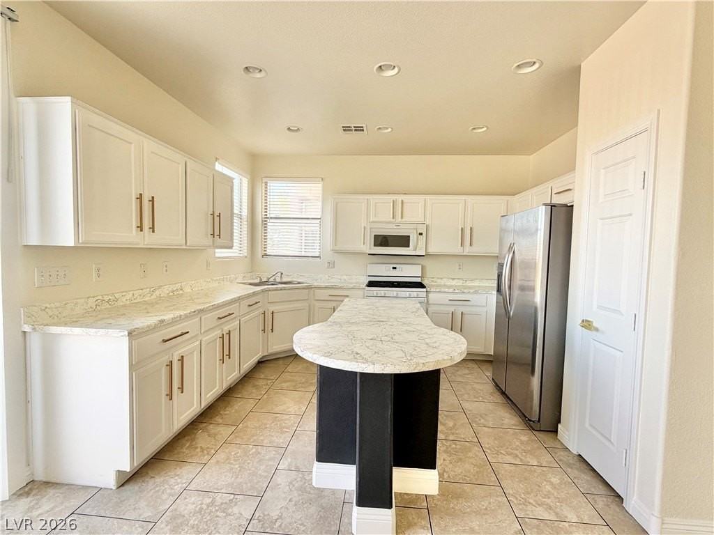 4556 Hearts Desire Ave - Photo 7 of 29