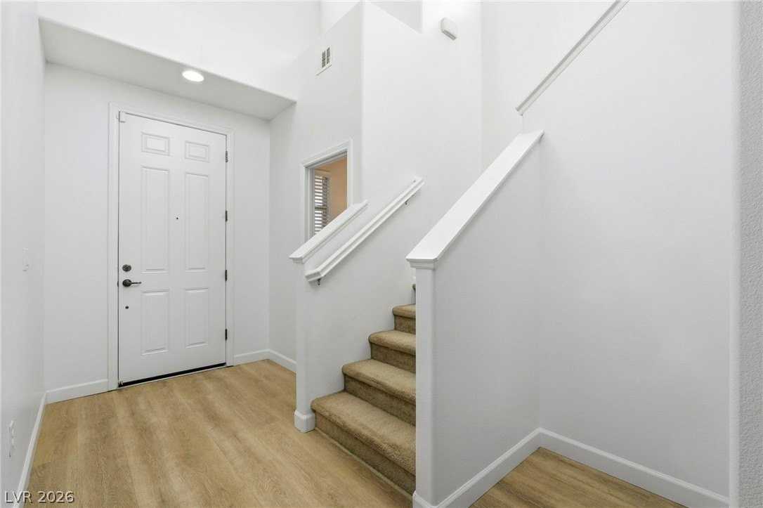 10585 Cave Ridge St - Photo 5 of 36