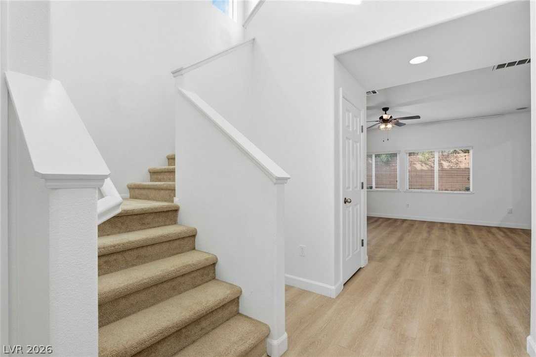 10585 Cave Ridge St - Photo 7 of 36