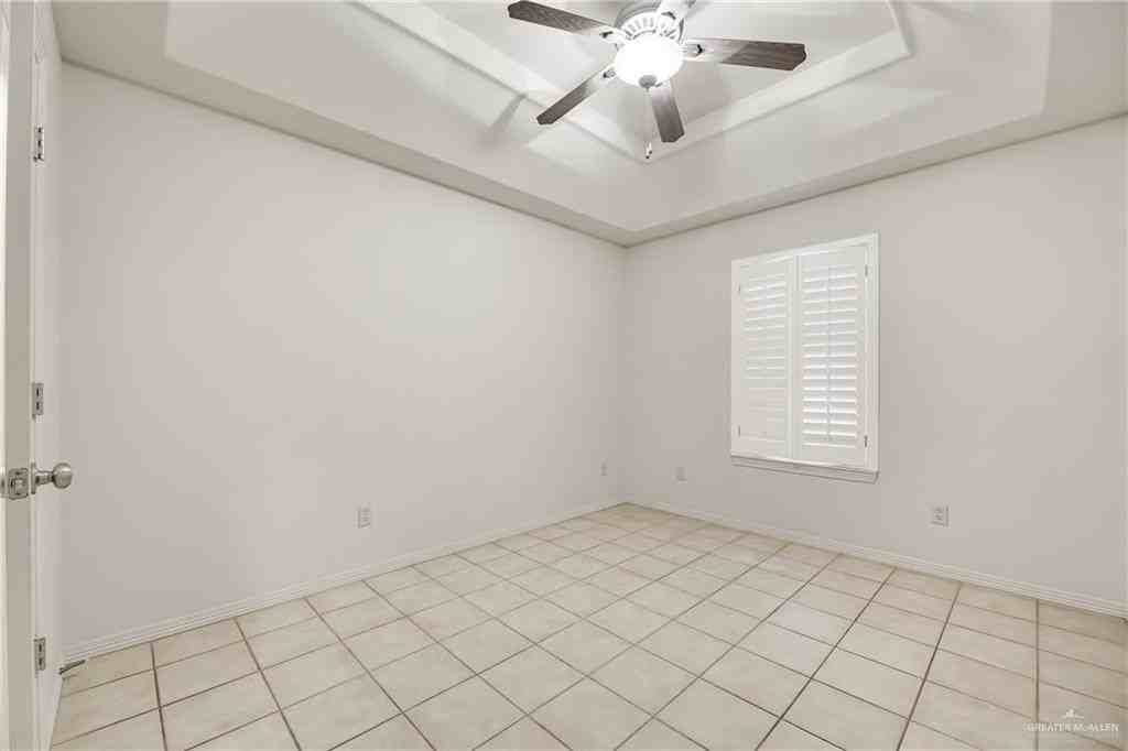 404 Quamasia Ave - Photo 4 of 15