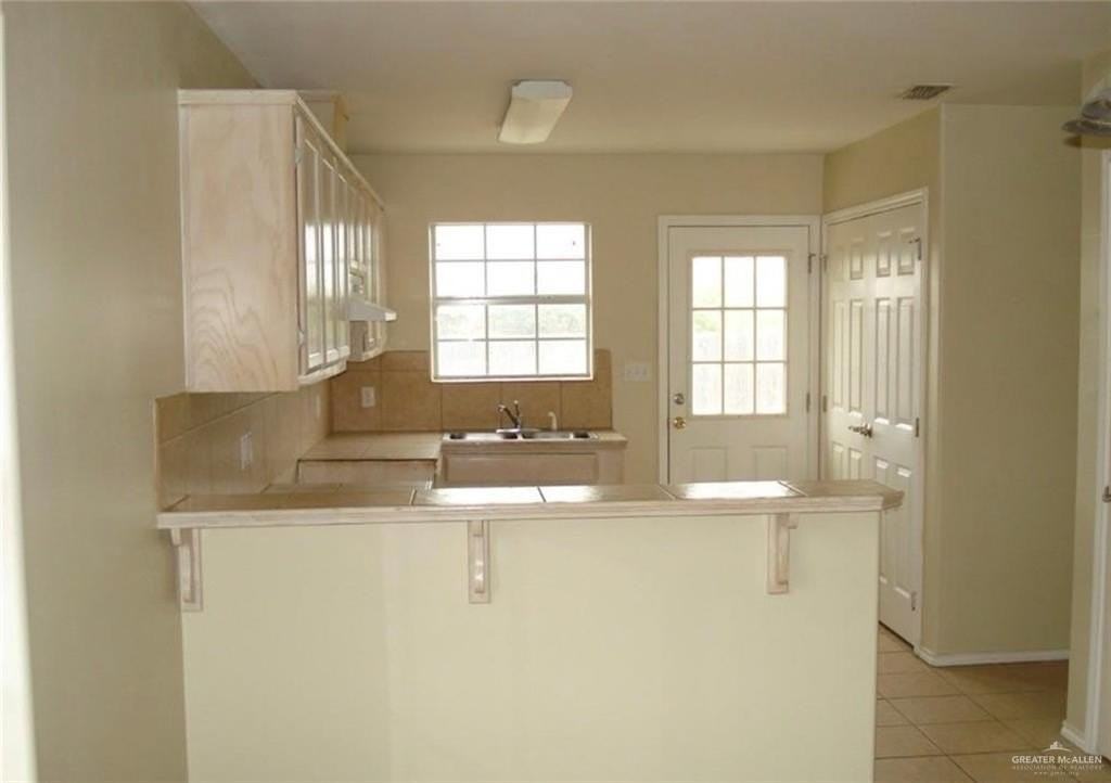 719 Sherryl Ave - Photo 5 of 9