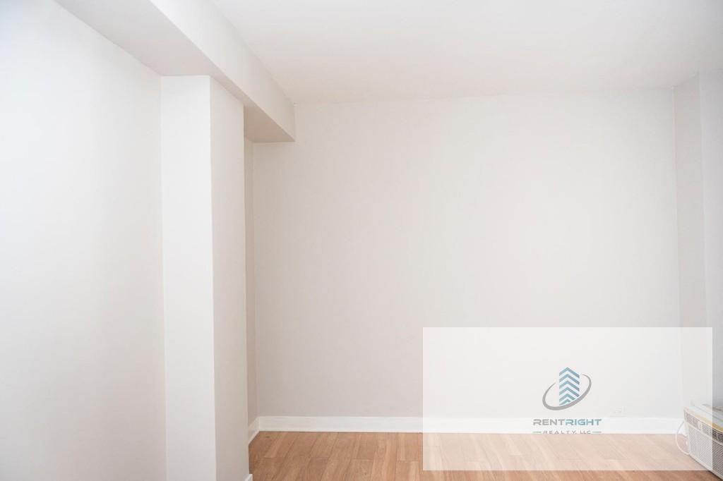 511 W Belmont Ave #44 - Photo 2 of 18