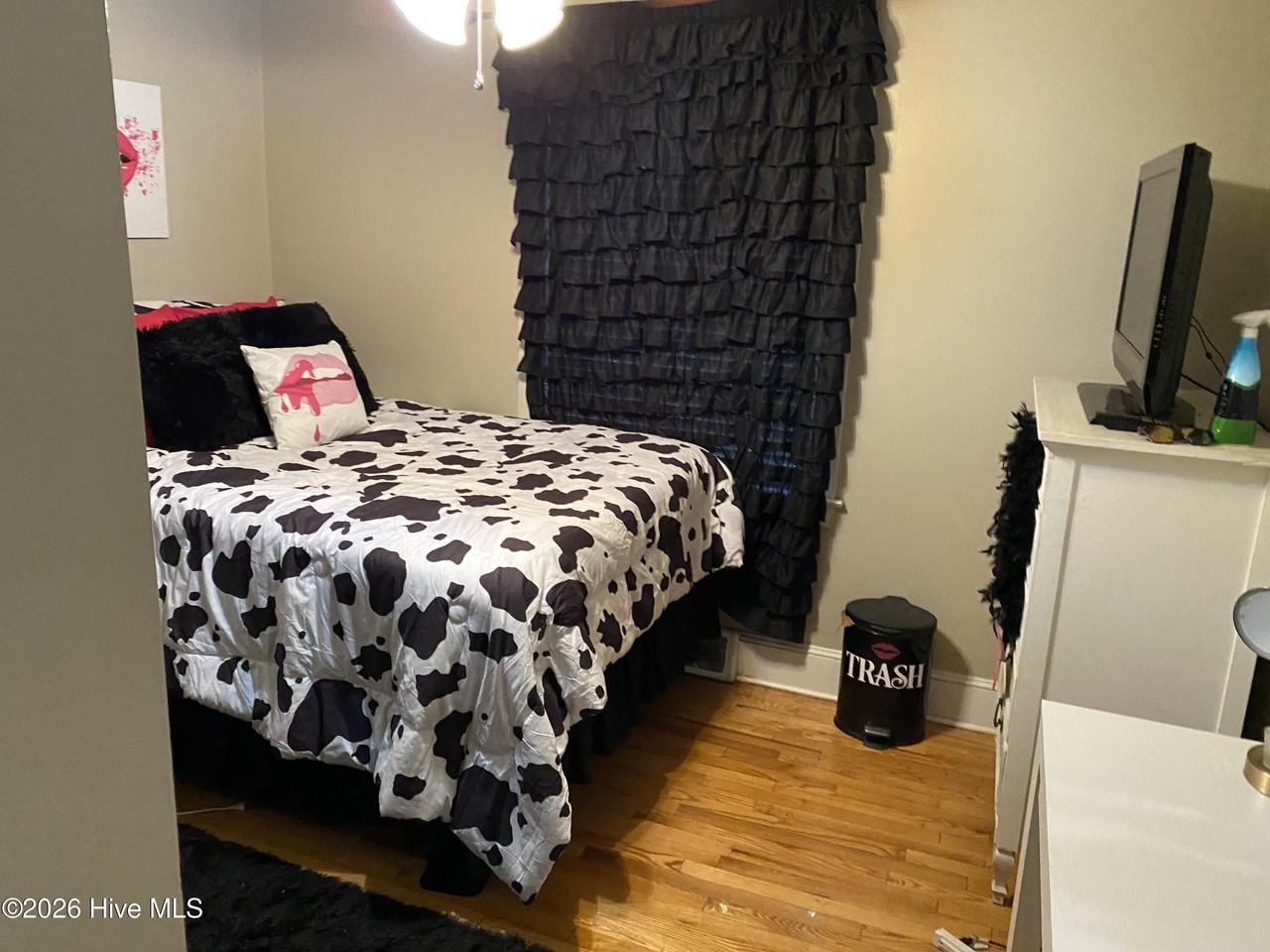 102 N Meade St - Photo 3 of 10