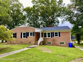 featured image of 1910 E 9th St