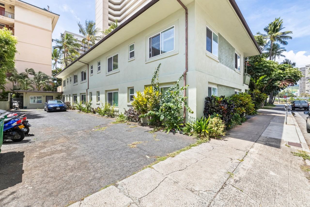 448 Kaiolu St #1 - Photo 5 of 14