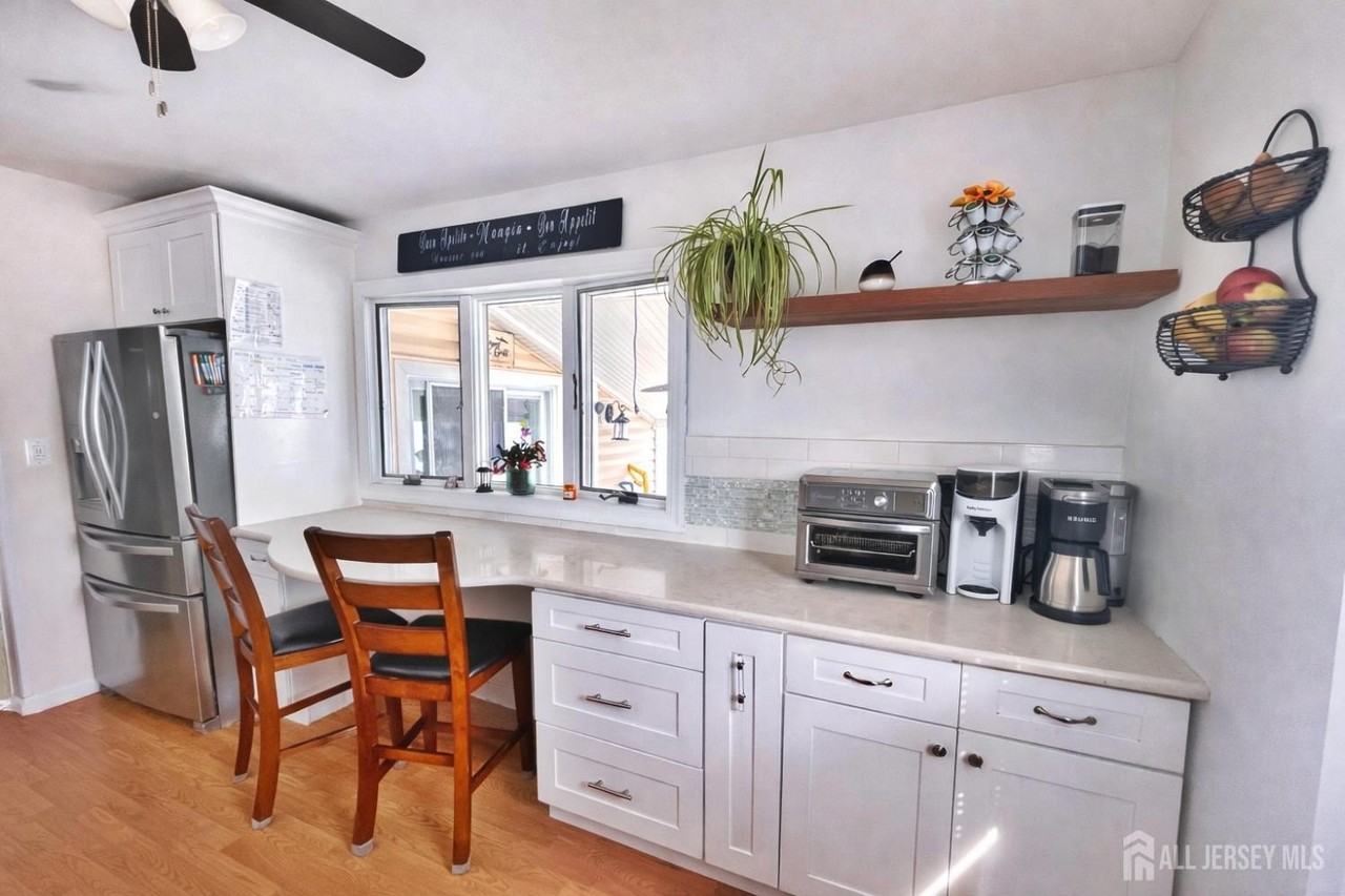 100 Pinetree Dr - Photo 3 of 17