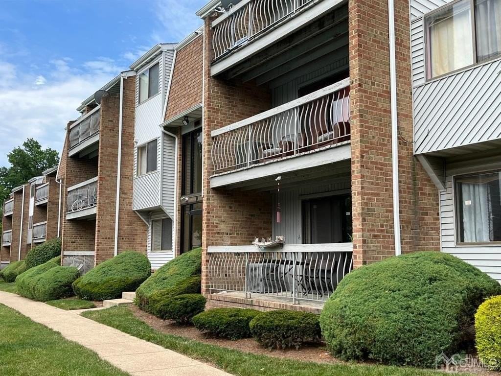 915 Edison Glen Ter - Photo 2 of 23