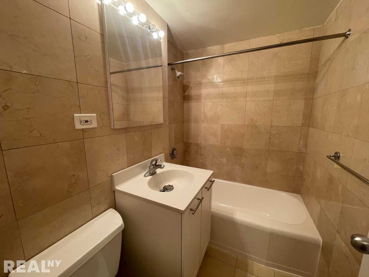 E 55th St #7H - Photo 4 of 8