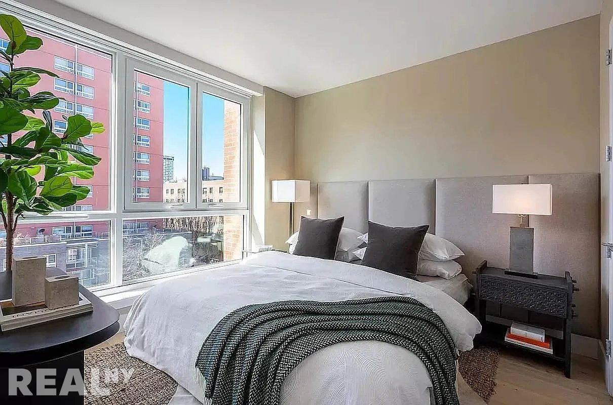 E 2nd St #3C - Photo 5 of 6