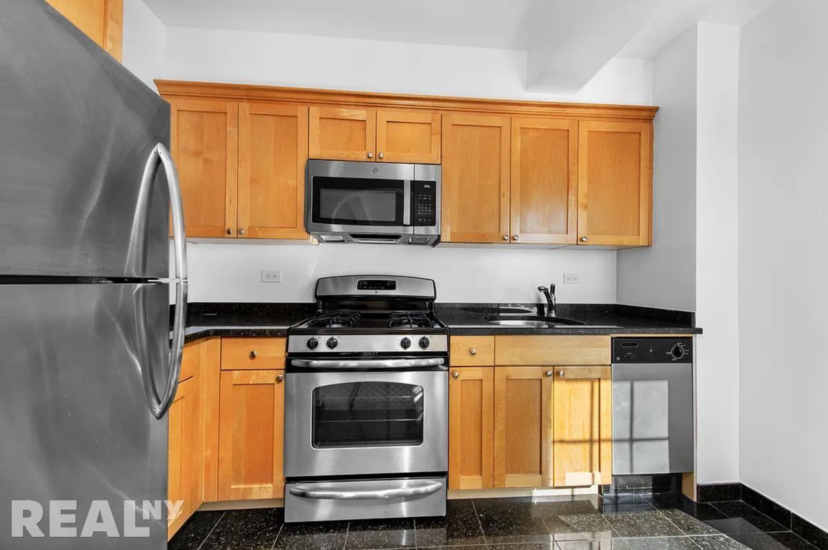 Christopher St #5T - Photo 4 of 5