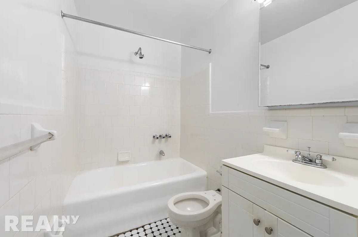 Christopher St #5T - Photo 5 of 5