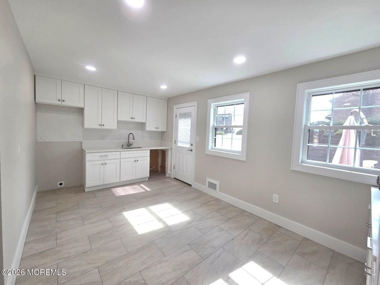 92 Village Green Way - Photo 5 of 20