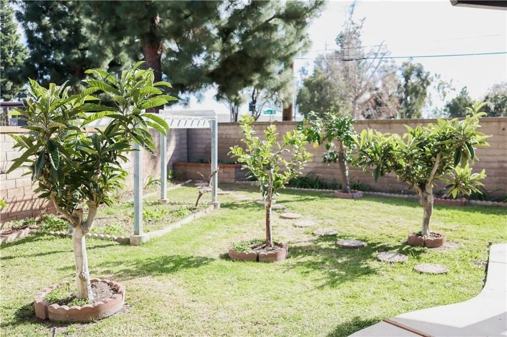 183 S Starflower St - Photo 4 of 29