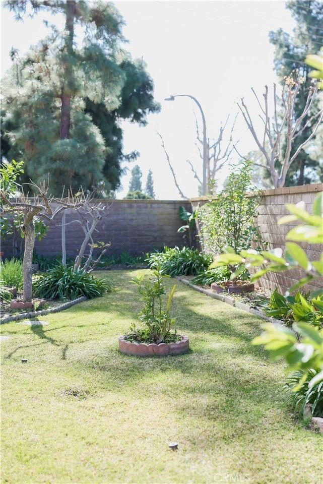 183 S Starflower St - Photo 7 of 29