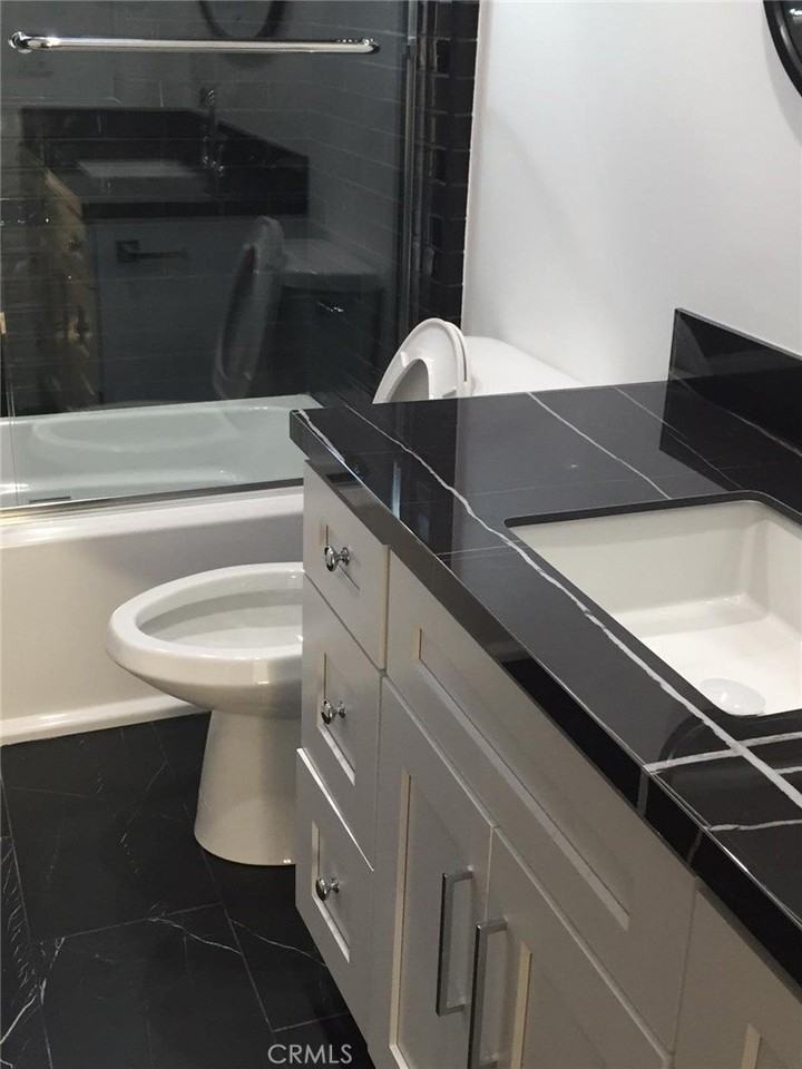 5439 Agnes Ave - Photo 5 of 22