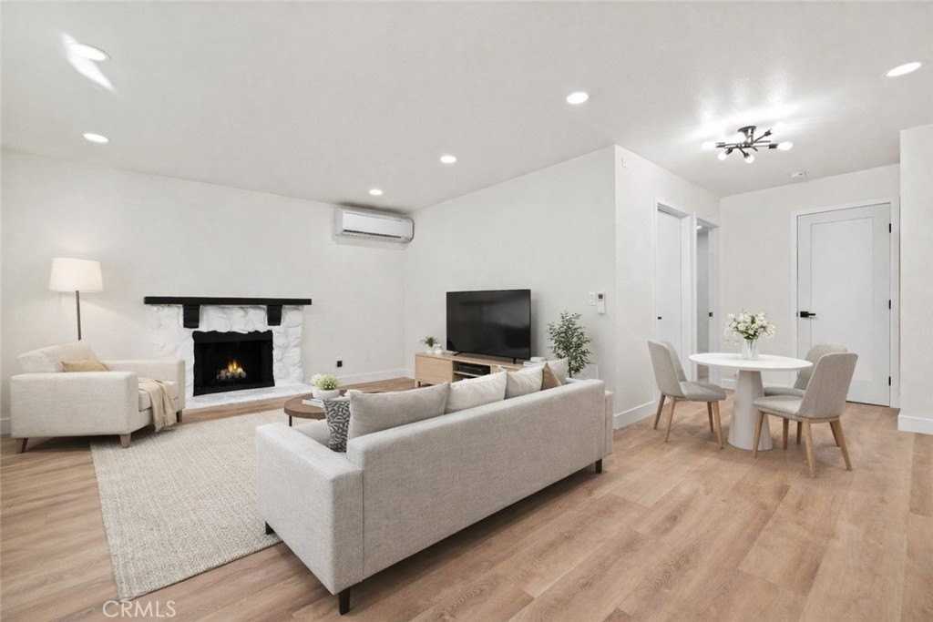 21209 De La Guerra St - Photo 3 of 24