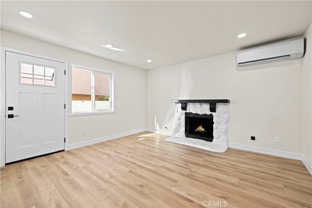 21209 De La Guerra St - Photo 5 of 24