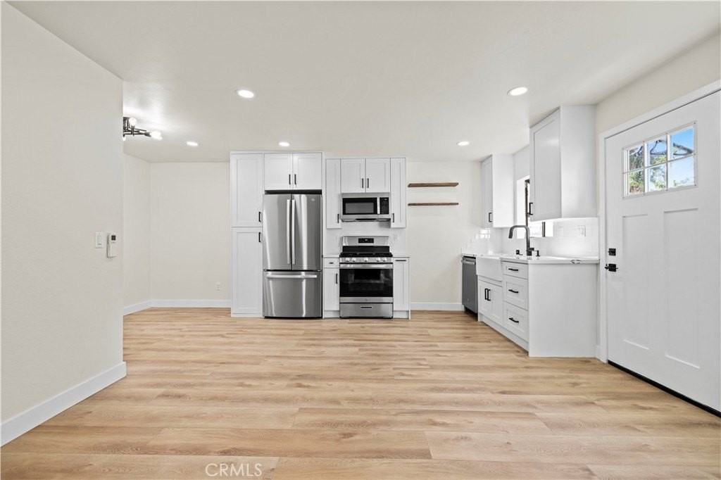 21209 De La Guerra St - Photo 7 of 24