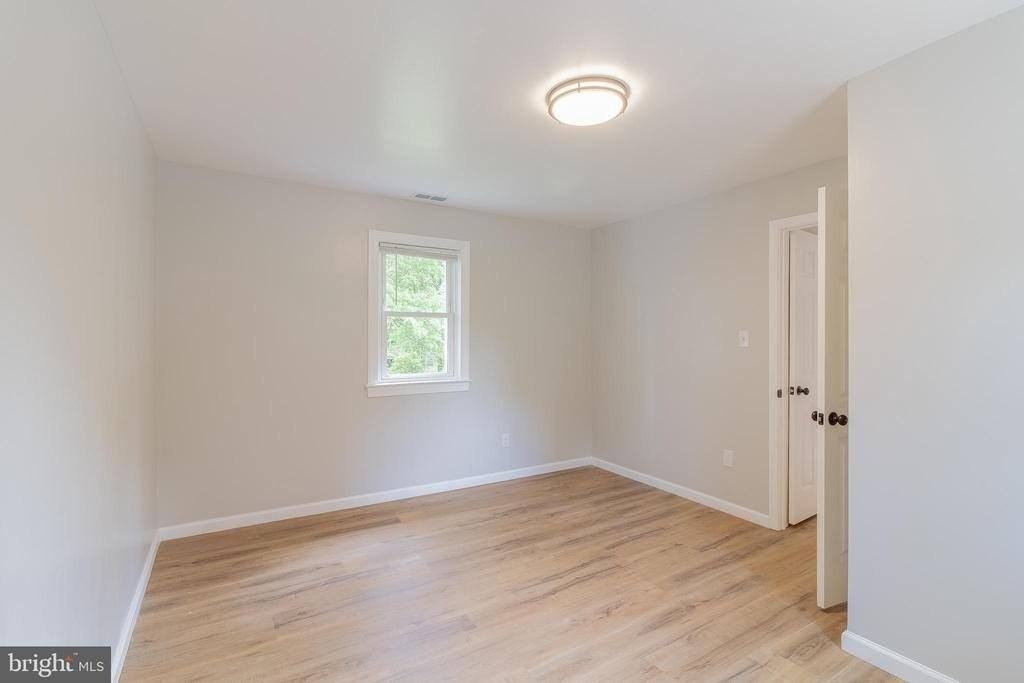 1816 Maple Ln - Photo 4 of 24