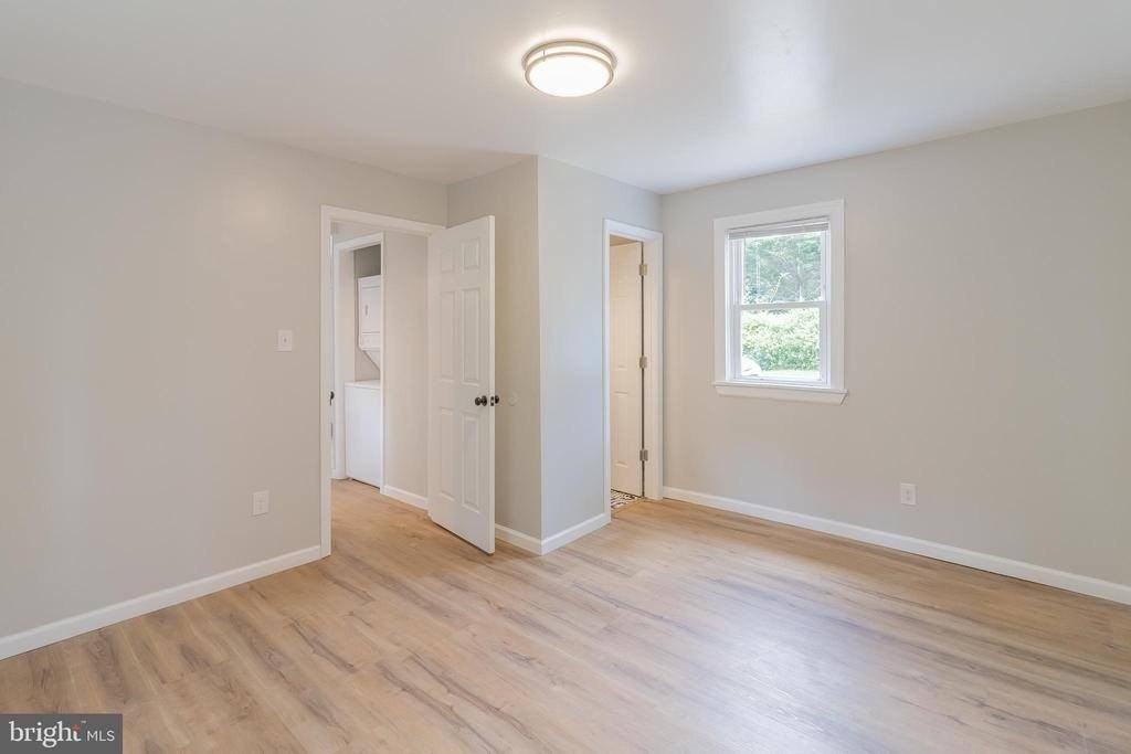 1816 Maple Ln - Photo 5 of 24