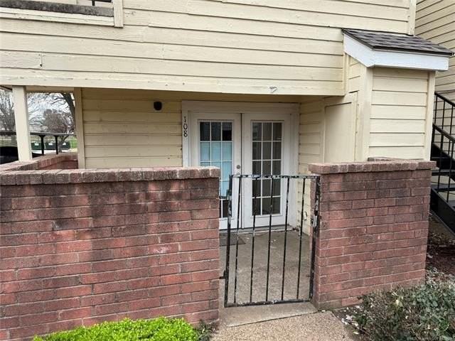 1804 E 66th Pl Unit E108